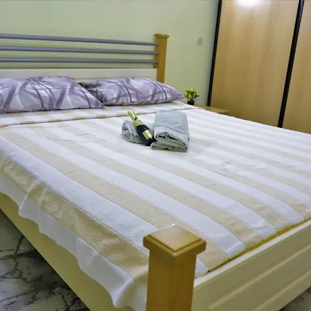 Apartment Lovely 3-bed In *