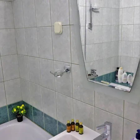 Lovely 3-bed In Apartment *
