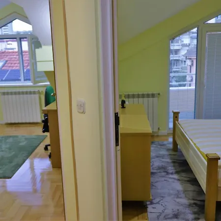 Lovely 3-bed In Apartment *