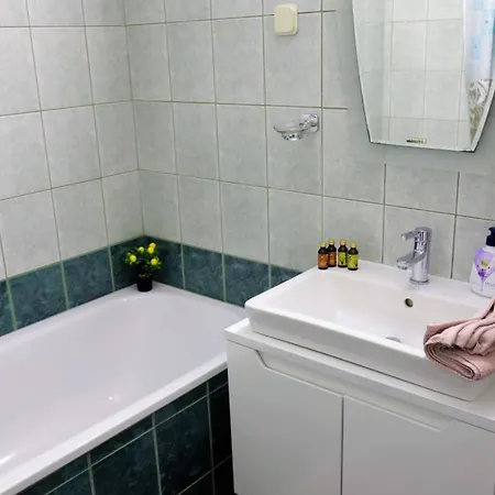 Apartment Lovely 3-bed In