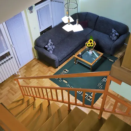 아파트 Lovely 3-bed In 스코페