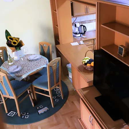 Lovely 3-bed In 아파트