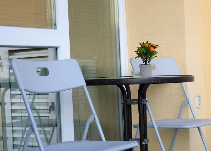 Lovely 3-bed In 아파트