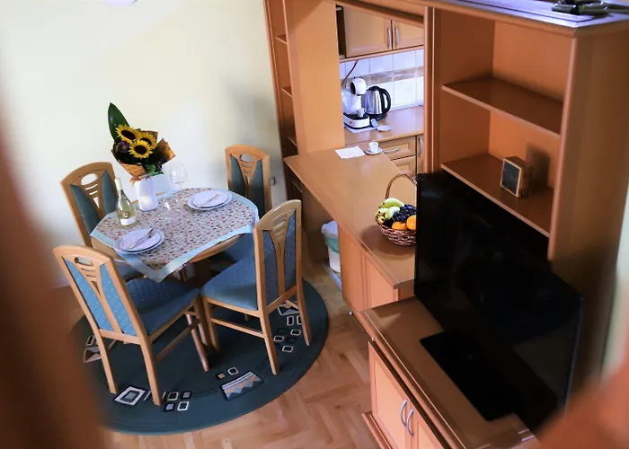 Lovely 3-bed In 아파트